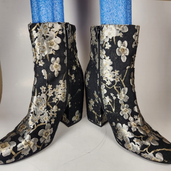 INDIGO ROAD Women's Bootie Size 8 Black Silver Floral Embroidered Shoe - Picture 4 of 12